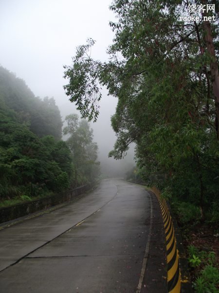 在路上 边走边拍 边<em>淋雨</em>(那边有<em>美女</em>) 饶客网
